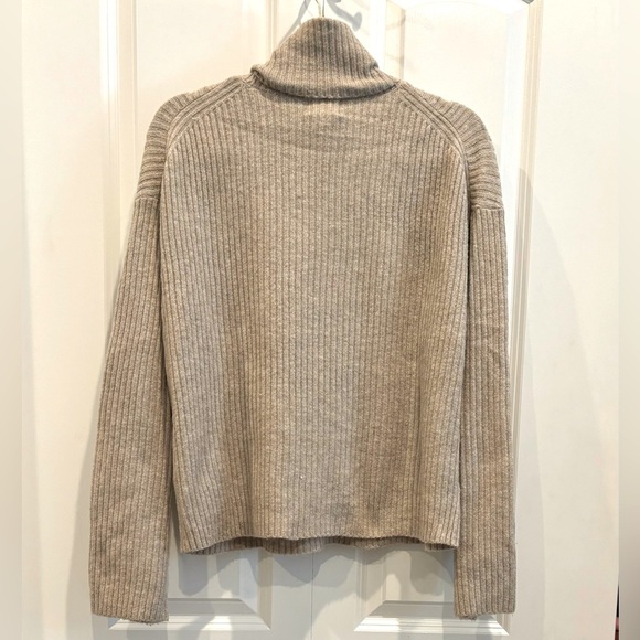 NWOT H&M Ribbed Knit Oversized Turtleneck Sweater - Picture 5 of 5